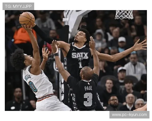 文班亚马压哨三分命中，马刺主场球迷起立欢呼